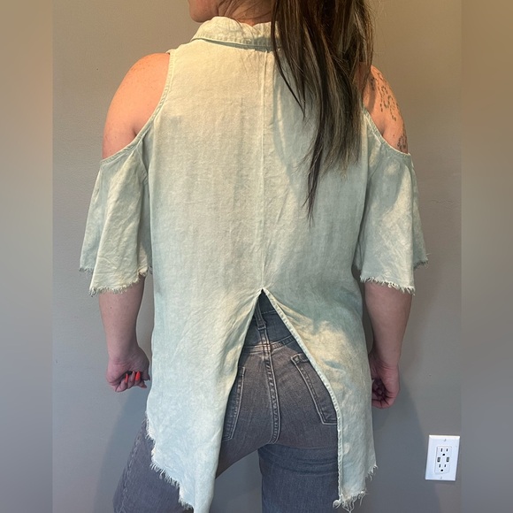 Cold shoulder distressed long button down by Umgee USA - Picture 3 of 8